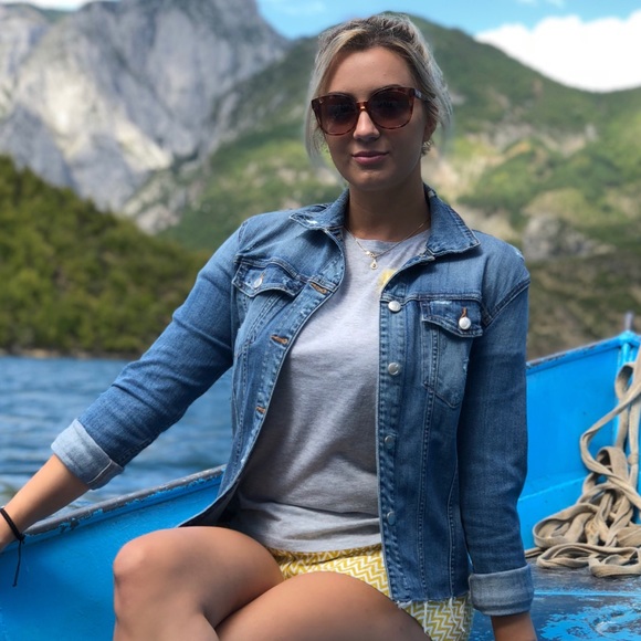 Meet your Posher, Xhona - Picture 1 of 1